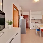 Lejlighed One Bedroom Flat In A With Pool *