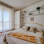 One Bedroom Flat In A With Pool Lejlighed *