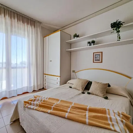 One Bedroom Flat In A With Pool Apartament *