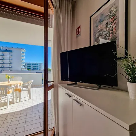 One Bedroom Flat In A With Pool Apartament