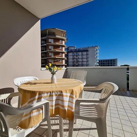 One Bedroom Flat In A With Pool Apartament